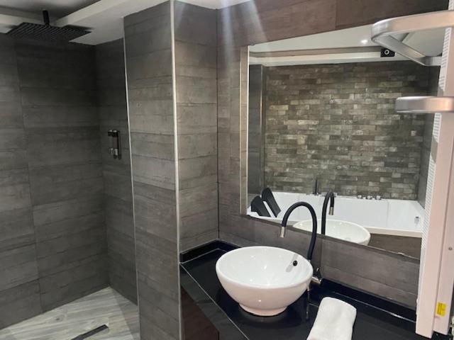 Apartamentos Las 7 Esencias Linares  Eksteriør bilde